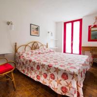 Hotiday Apartments Cala Liberotto: Cala Liberotto'da bir otel