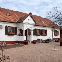 Noble'S Vendégház, hotel v destinaci Nemesnép
