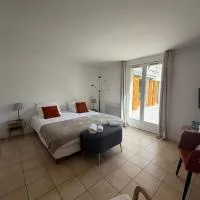 Golf Hotel de la Carte، فندق في Chouzy-sur-Cisse