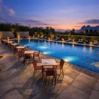 Avisa Hotel & Resort Abu Road - Luxury Pool & Mountain View, ξενοδοχείο σε Abu Road
