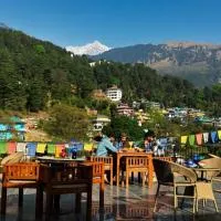 Hotel Renest Mcleodganj # Table tennis #Pool Table # opne rooftop cafe with dhauladhar view, hotel in Dharmsala