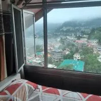Rahul Residency Homestay- Couple & Family friendly- 'prime location- Easy access to Mall Rd- WiFi- Smart TV - Kitchen- City view, hotel u gradu Solan