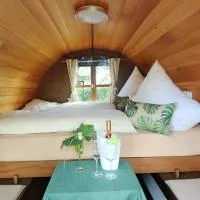 Der Kirschberghof Weinfass-Lodge, hotel a Sommerhausen