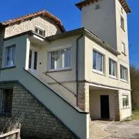 Gîte La Maison de JuJu, hotel em Lacave