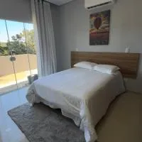 Casa nova, completa, um refúgio na natureza a 30 min de Curitiba com Wifi e estacionamento, lago de pesca e muito mais, hotel a Quatro Barras