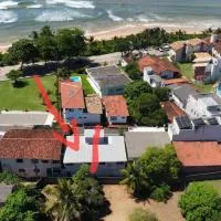 Casa na praia prática aconchegante, hotel em Serra