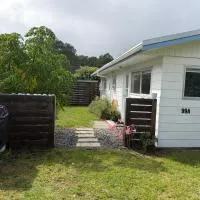 Coastal Retreat 1 min to Purangi Estuary, Cooks Beach, hotel u gradu Cooks Beach