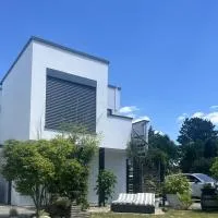 LECHFELD PERLE Design Wohlfühl u Business Apartment incl KLIMA، فندق في Klosterlechfeld