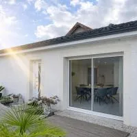 Maison avec piscine, hotel di Golbey