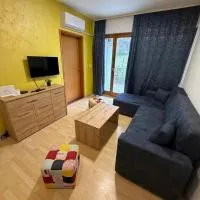 Sunny two bedroom in Rakovica, Hotel in Belgrad