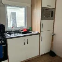 Villa on Harts holiday village, leysdown,fascities on sight, indoor swimming pool, entertainment etc, please note park passes can be purchased at reception, khách sạn ở Leysdown-on-Sea