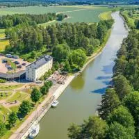 Norrqvarn Hotel & Resort by Vänerport, hotel em Lyrestad