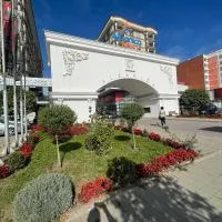 Sonny Penthouse 2: Gnjilane şehrinde bir otel