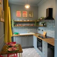 Cwtch Bach Self Catering Boutique Pembrokeshire، فندق في بيمبروك دوك
