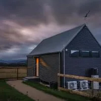 NEW Luxury Cabin with Scenic Views & Farm Charm, хотел в Хуонвил