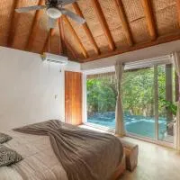 Luxury Jungle Suite with Private Jacuzzi & Cenote Pool View, хотел в Chemuyil