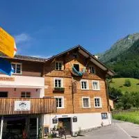 Aktivhostel HängeMatt, hotel v destinaci Matt