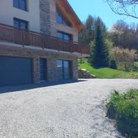 Gîtes les COMBES, hotel en Saint-Léger-les-Mélèzes