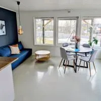 Bright and comfortable Tromsø apartment with easy airport access, parking and nature nearby, hotel i Tromsø