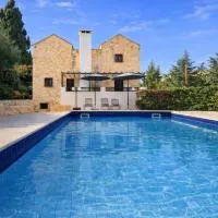 Viesnīca Villa Penelope Stone Retreat with Pool in Crete pilsētā Douliana