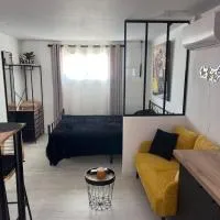 Le Sofa、Ampusのホテル
