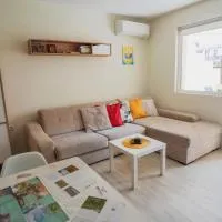Viesnīca Positive Apartment - Слънчев уют и голяма веранда в сърцето на Петрич pilsētā Petriča