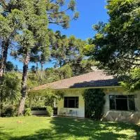 Memora Guesthouse Bateias - Casa Inteira ou quartos em chácara, hotel di Campo Largo