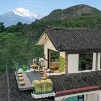 The Windyard Panorama Retreat - Private Terrace with Views of Ancient Town & Snow Mountain - Free Airport Shuttle for 3 Nights - Tailor Made Tours, מלון בליג'יאנג