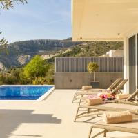 Pool apartment Maja & Petra, hotelli Makarskassa