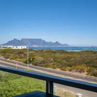 220 Big Bay Beach Club, hotel din Cape Town