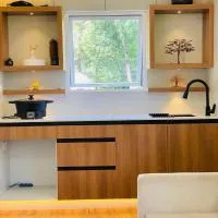 Living big in a Container home, hotell i Cherai Beach