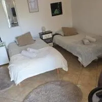 studio cosy avec Piscine à partager en option, hotel em La Ferté-Gaucher
