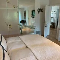 Comfort Doppelzimmer mit Balkon und Blick ins Grüne โรงแรมในเมสเพลบรุนน์