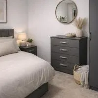 Spacious 4-Bed Home in Chislehurst near New Eltham Station, hotel in Chislehurst
