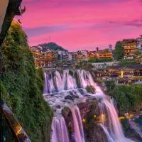 12C River View Homestay Overlooks the Panoramic Light Show of Furong Town, хотел в Wangcun