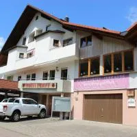 Hotel Garni Silberdistel, hotel Nenningen városában