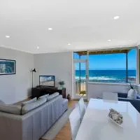 Golden Sands 1 - Absolute Beachfront, hotel di Blue Bay 
