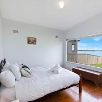 Lakes Edge Cottage Pet Friendly Waterfront Escape, hotel a Budgewoi