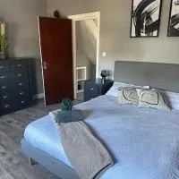 Sheffield City Centre Modern 2BED House Free Parking, hotel in Midland