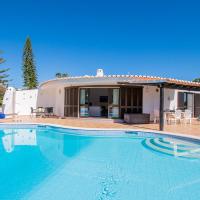 Casa Ryder - Short walk from Praia da Marinha, Hotel in Lagoa