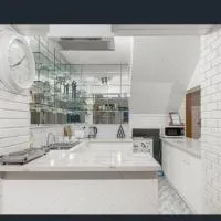 Apartment 1 - Family size apartment - 13 minutes to Melbourne Airport, hotelli kohteessa Melbourne Intl