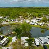 Road Runner Travel Resort, hotel em Fort Pierce