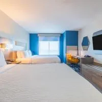 Holiday Inn Express & Suites Kansas City Airport by IHG, hotelli kohteessa Kansas City