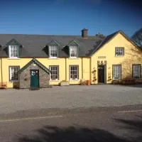 The Old School House B&B, מלון בבאלינסקליגס