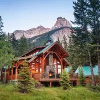 Field में, होटल Cathedral Mountain Lodge
