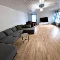 Spacious 4-Bedroom Beautiful Family Home near to the Uppsala city and nearer to the Nature, hotel em Björklinge