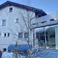 Alpine Home with Lounge - 10 min from St Moritz, hotel u gradu 'La Punt-Chamues-ch'