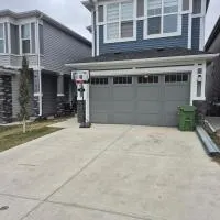 Authentic Suite - New Cozy 1 BR 1 Bath, 2 Guest, hotel di Calgary