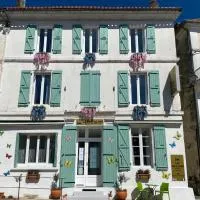 Les Papillons, hotel u gradu Verteillac