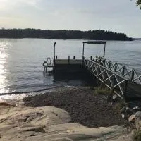 Charming, new & fully equipped cottage in the middle of the archipelago, khách sạn ở Vaxholm